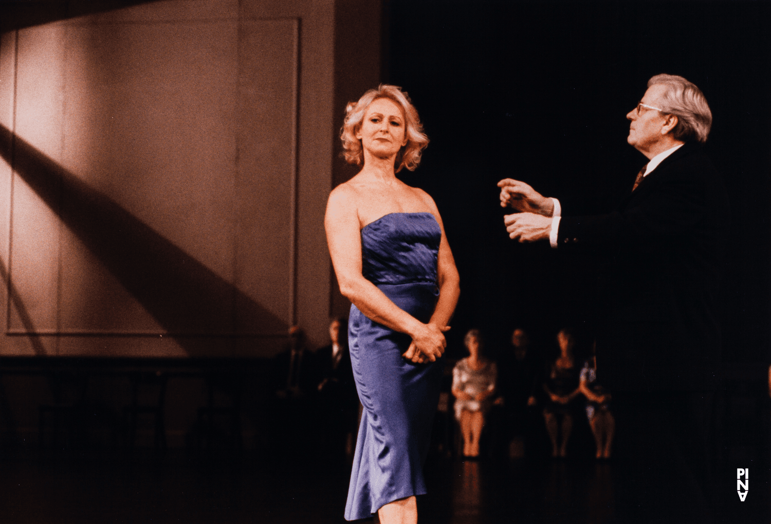 Alfred Siekmann und Jutta Geike in „Kontakthof. Mit Damen und Herren ab „65““ von Pina Bausch