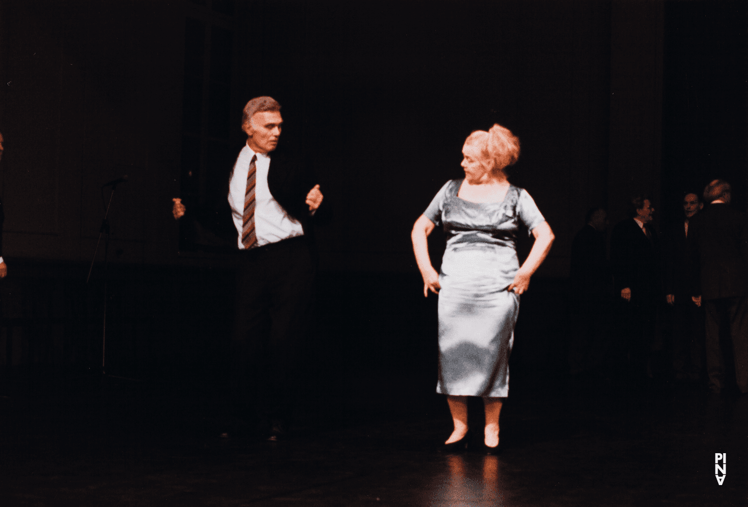 Peter Kemp und Hannelore Duwe in „Kontakthof. Mit Damen und Herren ab „65““ von Pina Bausch