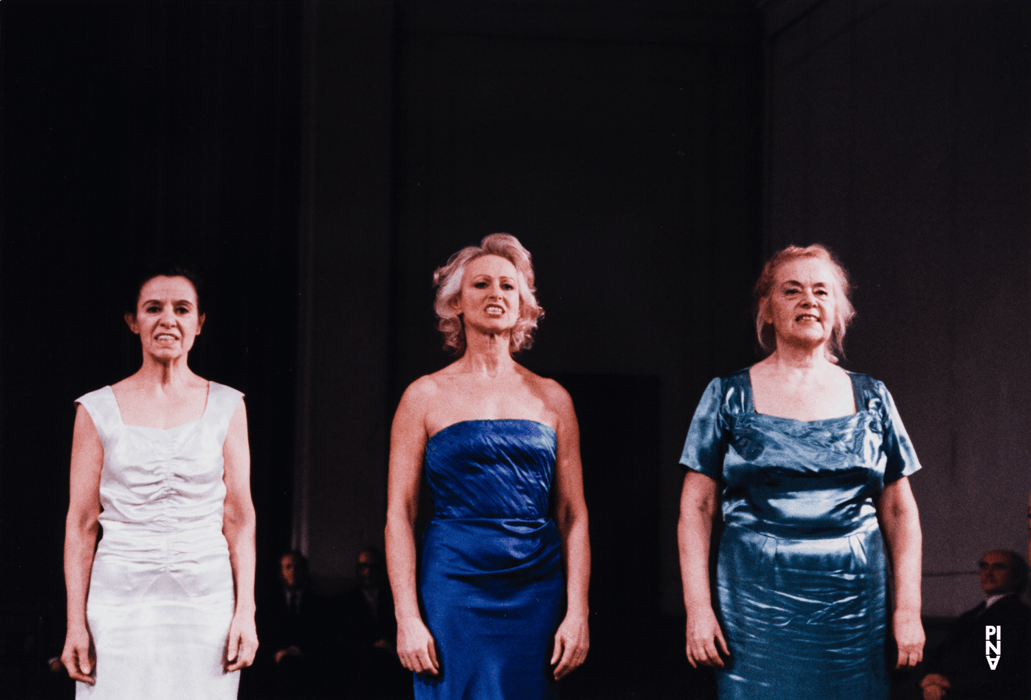 Hannelore Schneider, Hannelore Duwe et Jutta Geike dans « Kontakthof. Avec des dames et messieurs de plus de 65 ans » de Pina Bausch