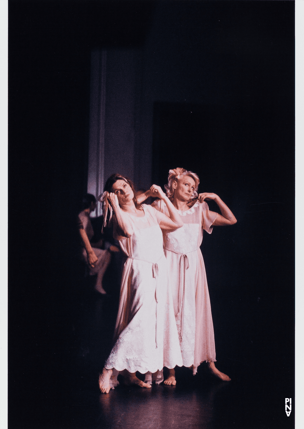 Edith Rudorff und Jutta Geike in „Kontakthof. Mit Damen und Herren ab „65““ von Pina Bausch