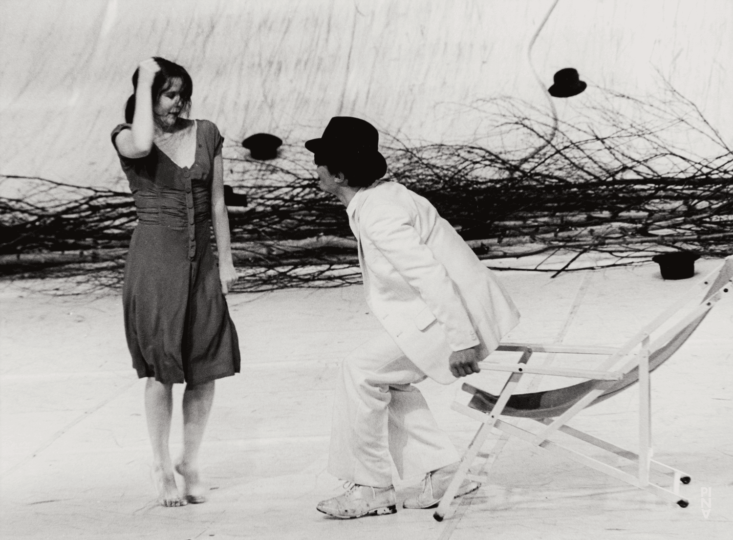 Max Volkert Martens et Josephine Ann Endicott dans « Komm tanz mit mir » de Pina Bausch