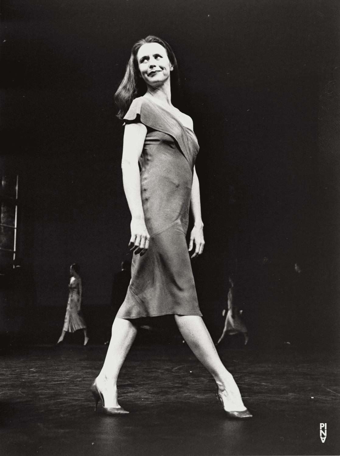 Josephine Ann Endicott dans « Kontakthof » de Pina Bausch avec Tanztheater Wuppertal au  Théâtre de la Ville Paris (France), 21 avril 1987