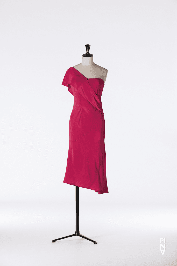 Kurzes Kleid, getragen von Josephine Ann Endicott in „Kontakthof“ von Pina Bausch