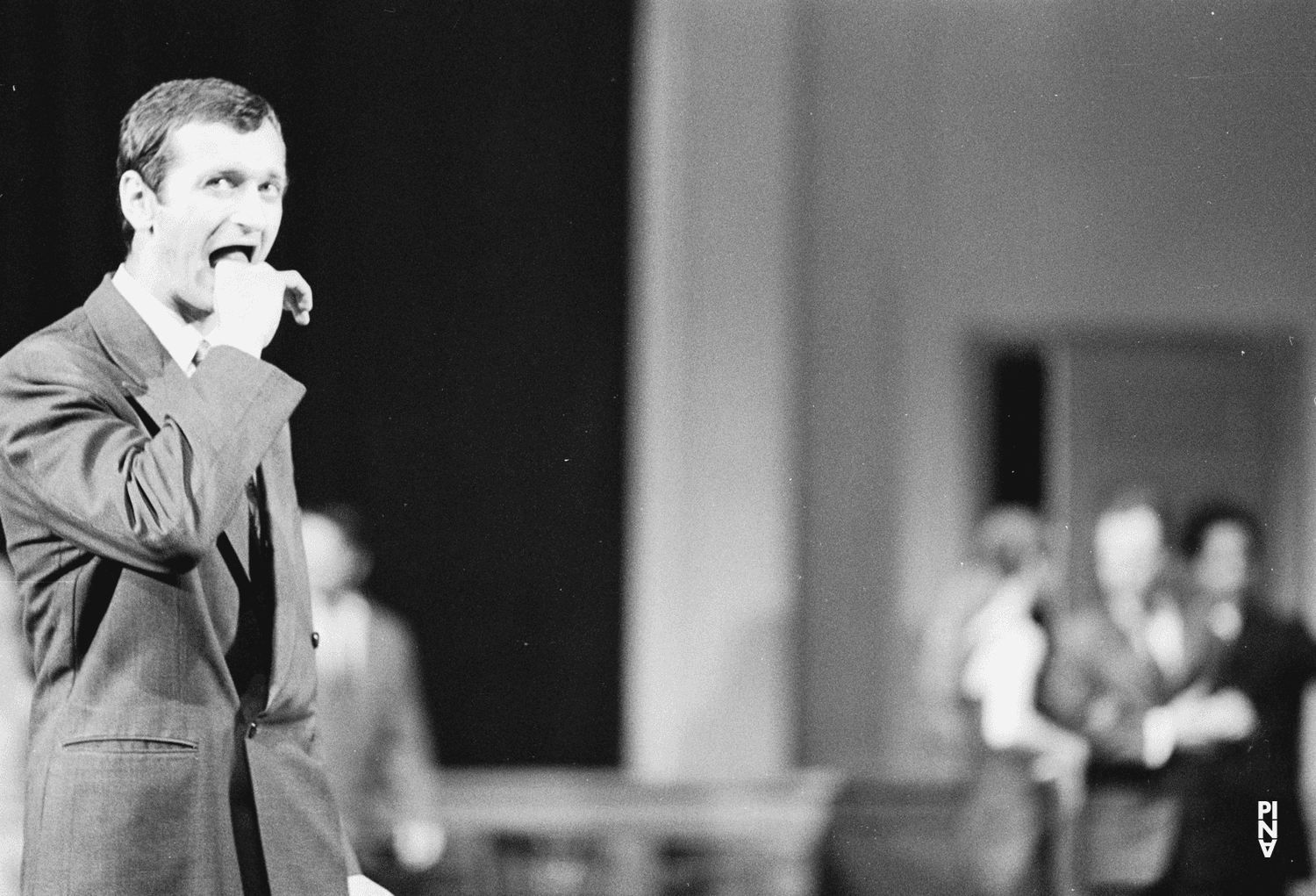 Jan Minařík in „Kontakthof“ von Pina Bausch im Opernhaus Wuppertal