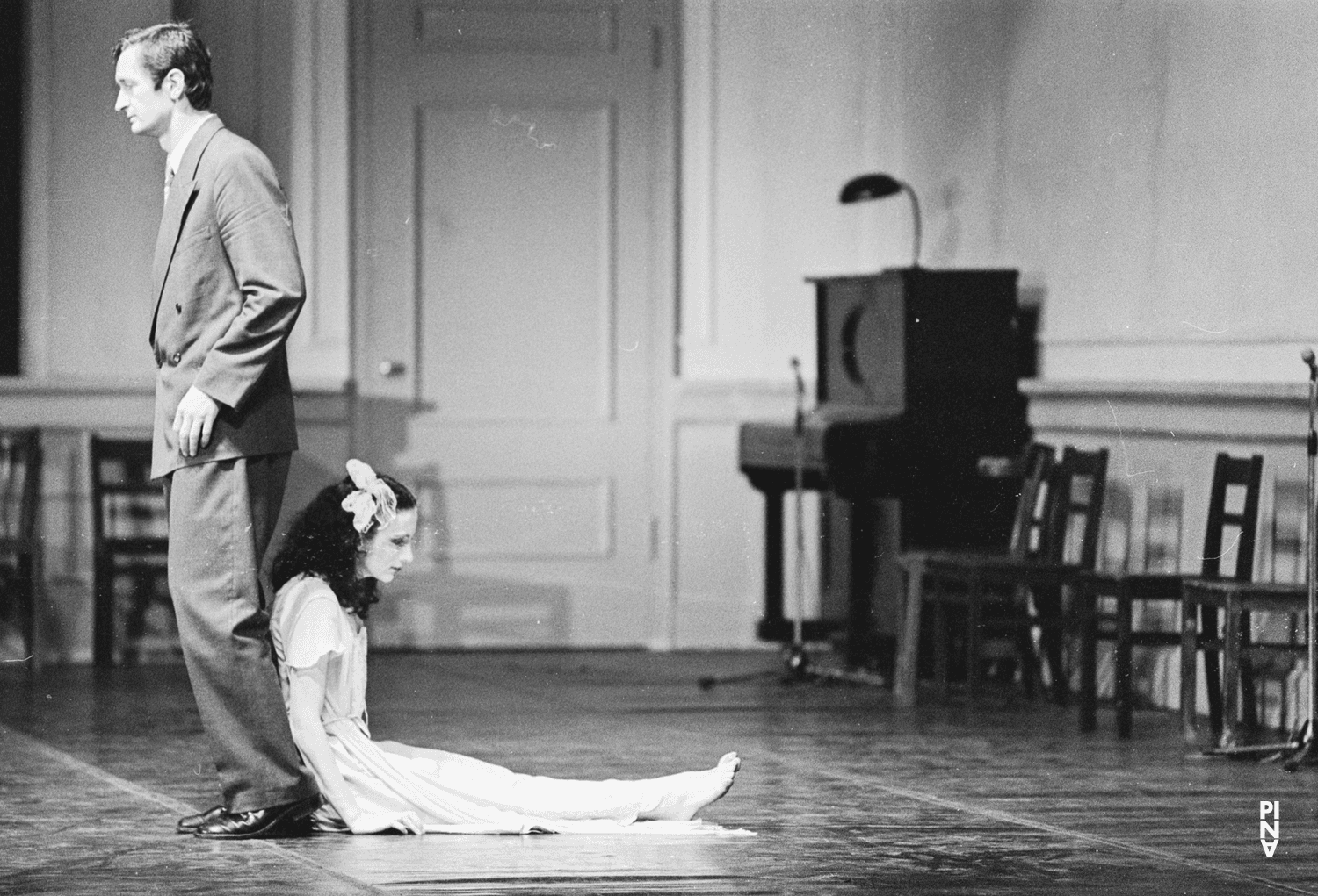 Jan Minařík et Meryl Tankard dans « Kontakthof » de Pina Bausch à l'Opernhaus Wuppertal