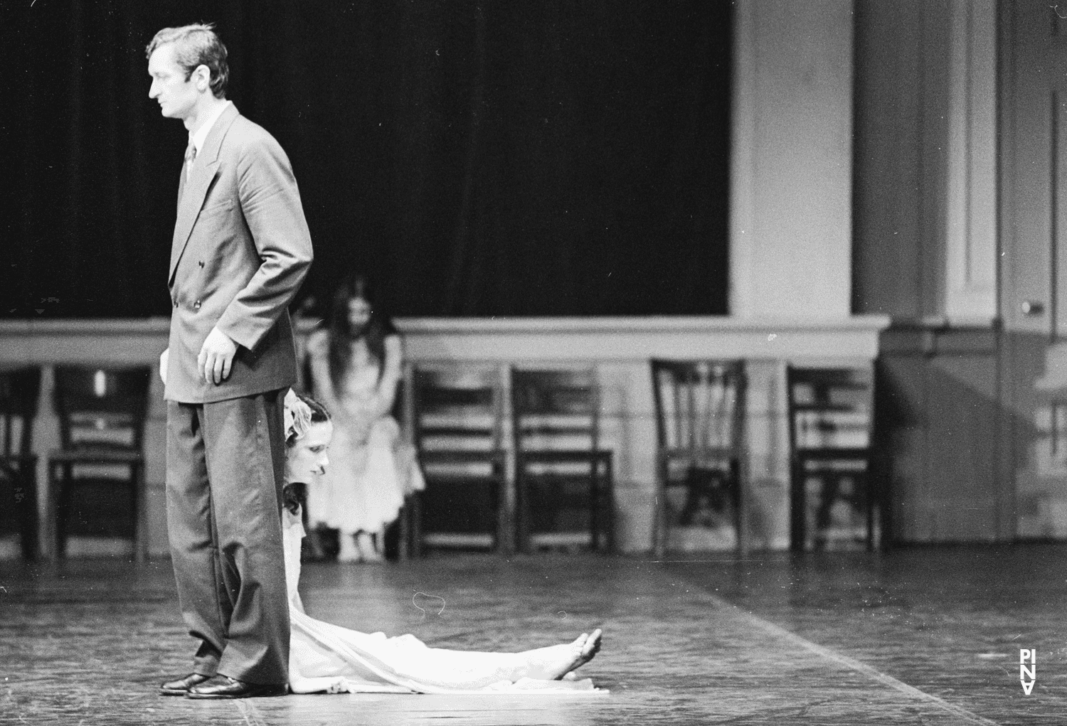 Meryl Tankard und Jan Minařík in „Kontakthof“ von Pina Bausch im Opernhaus Wuppertal