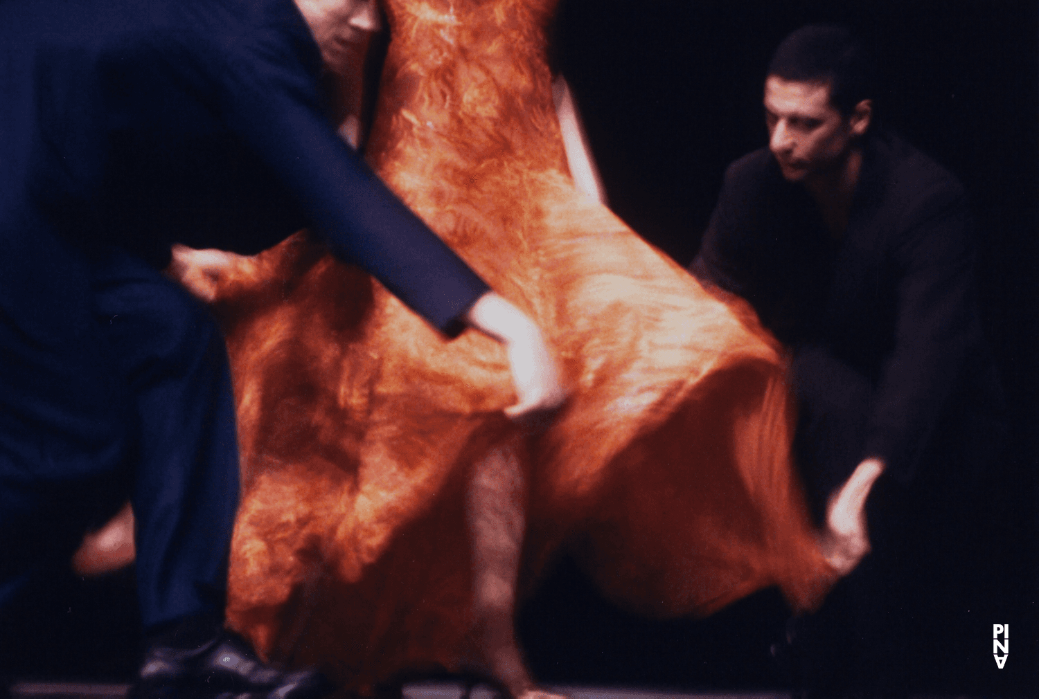 Fernando Suels Mendoza, Michael Strecker et Cristiana Morganti dans « Nefés » de Pina Bausch