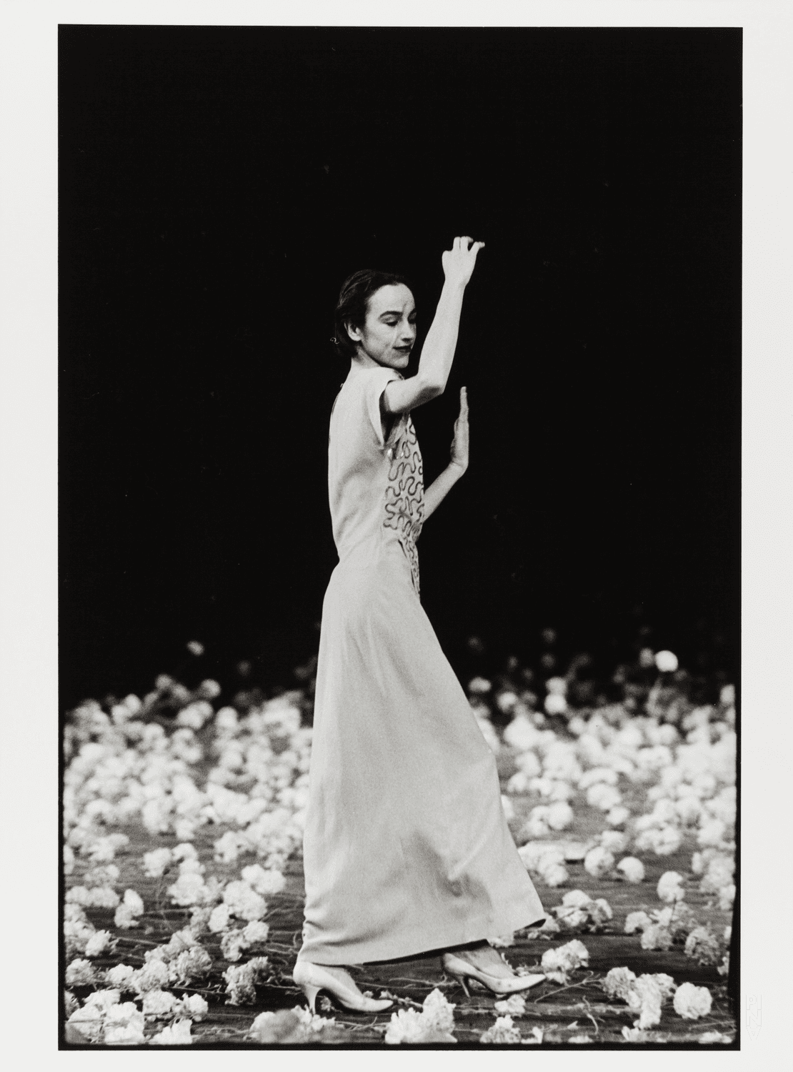 Anne Martin dans « Nelken (Les œillets) » de Pina Bausch