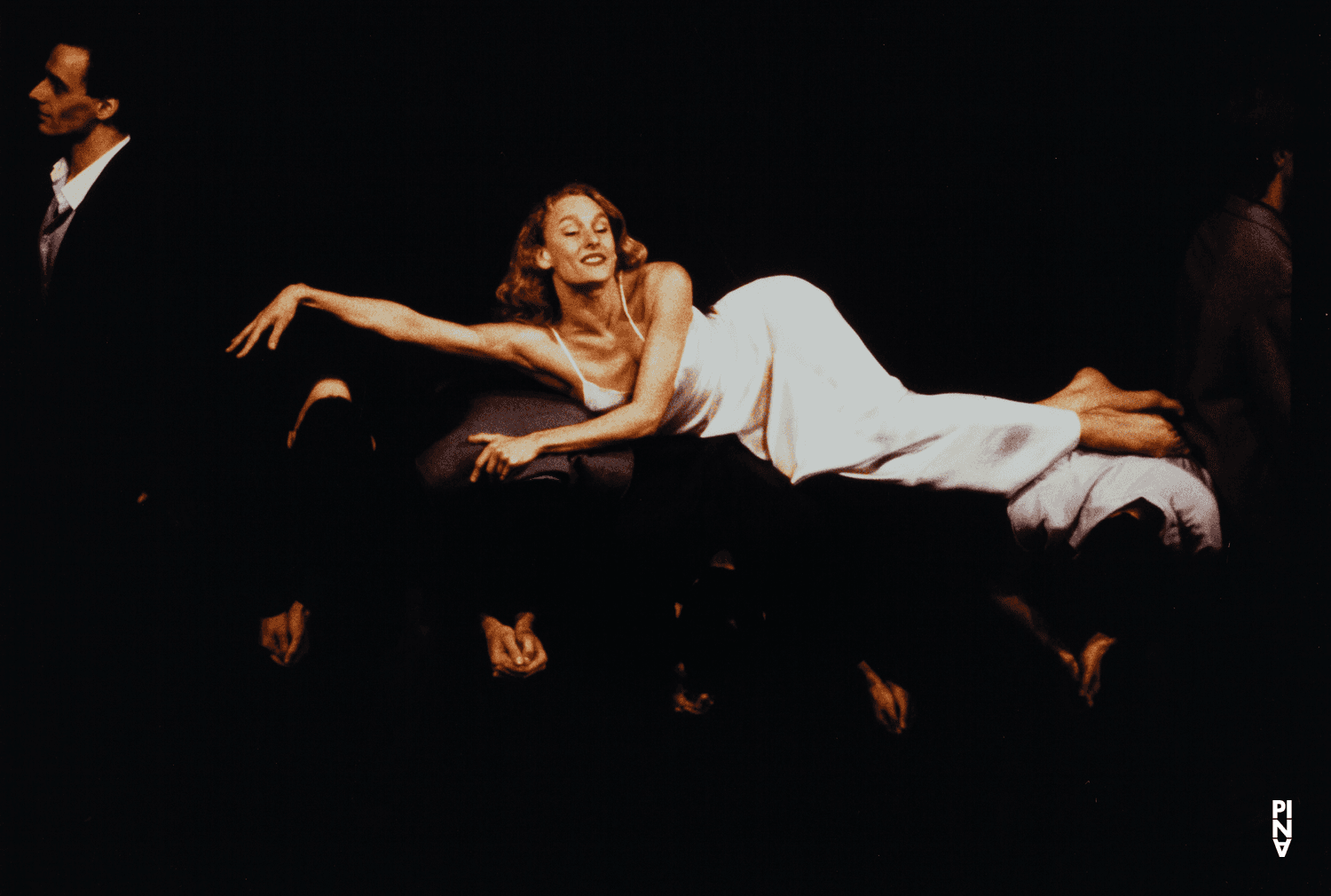 Julie Shanahan und Bernd Uwe Marszan in „Nur Du“ von Pina Bausch