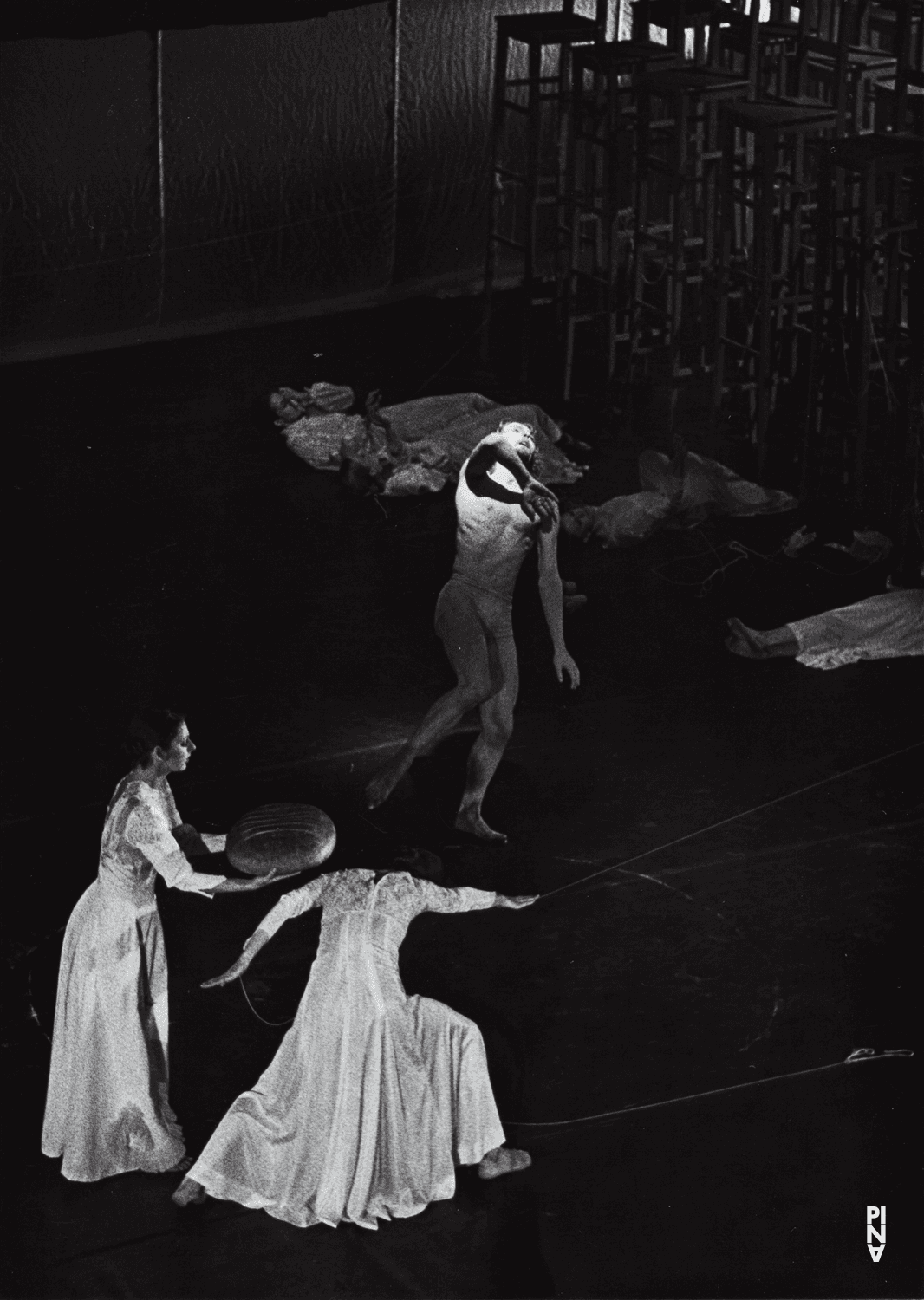 Colleen Finneran-Meessmann und Dominique Mercy in „Orpheus und Eurydike“ von Pina Bausch