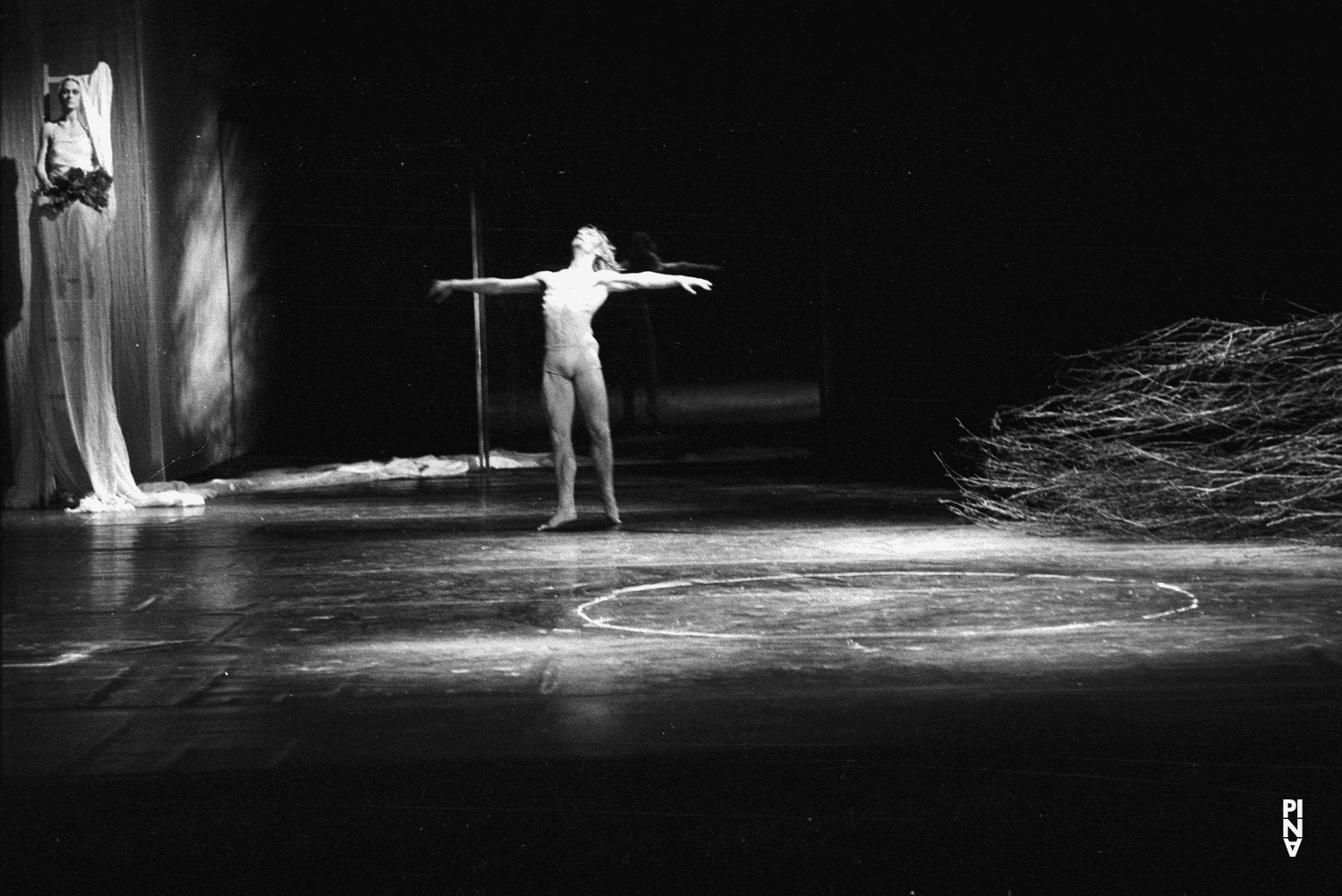 Dominique Mercy and Malou Airaudo in “Orpheus und Eurydike” by Pina Bausch