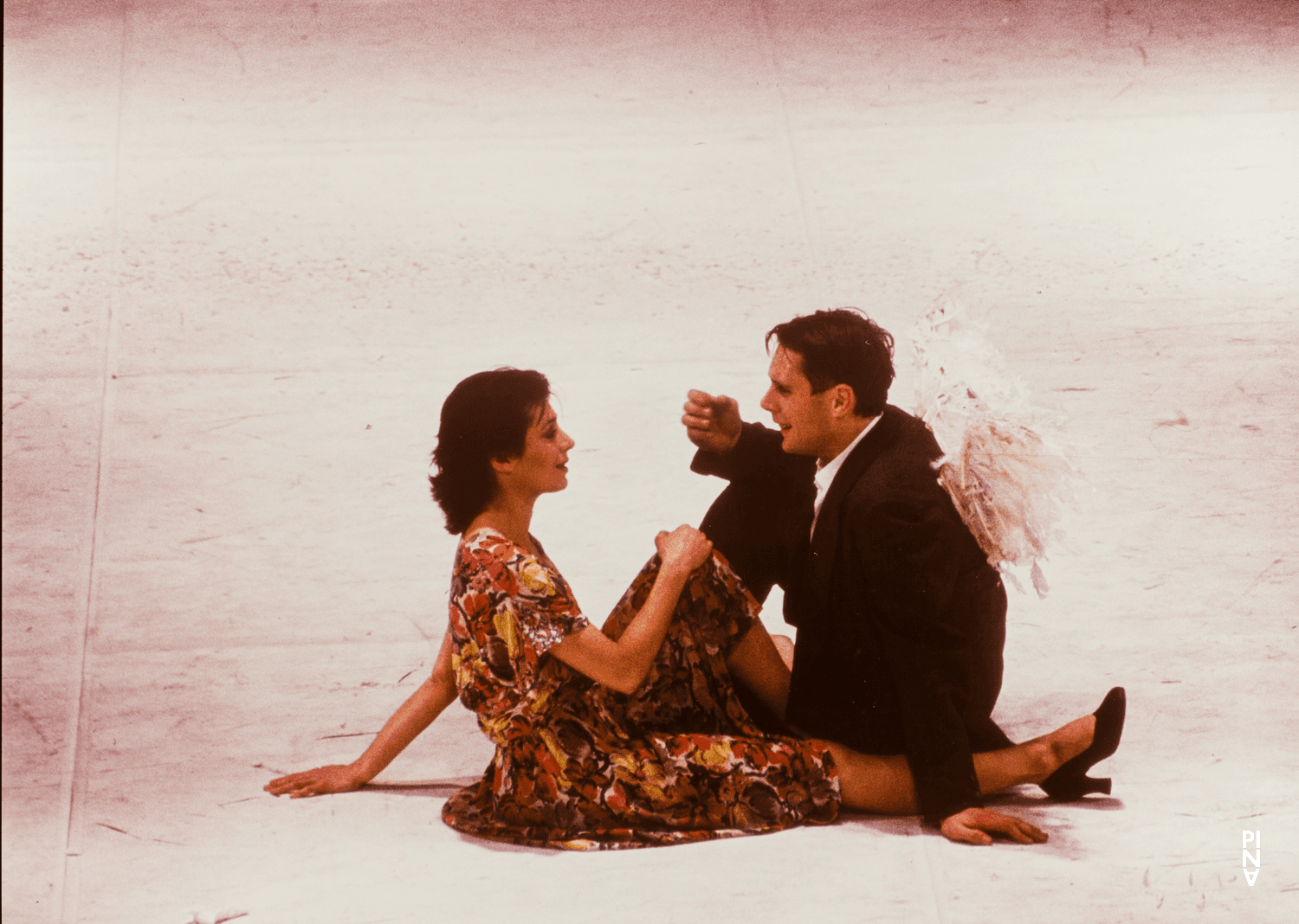 Ed Kortlandt und Anne Marie Benati in „Renate wandert aus“ von Pina Bausch