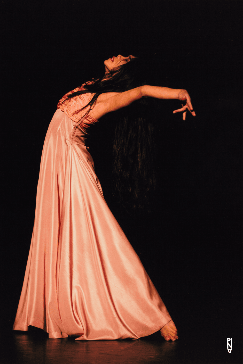 Ditta Miranda Jasjfi in „Rough Cut“ von Pina Bausch