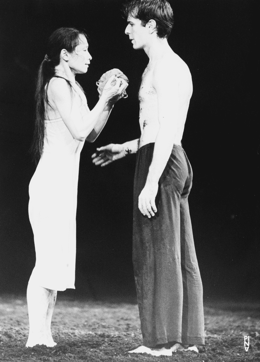 Kyomi Ichida und Urs Kaufmann in „Das Frühlingsopfer“ von Pina Bausch