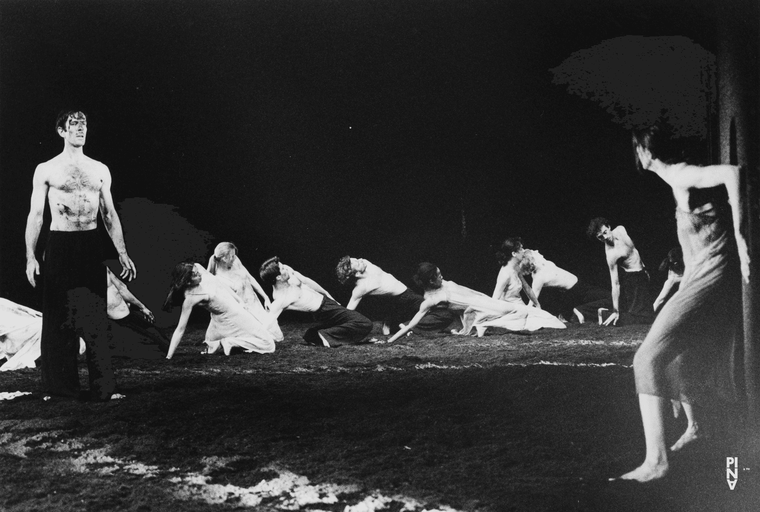 Ruth Amarante und Urs Kaufmann in „Das Frühlingsopfer“ von Pina Bausch