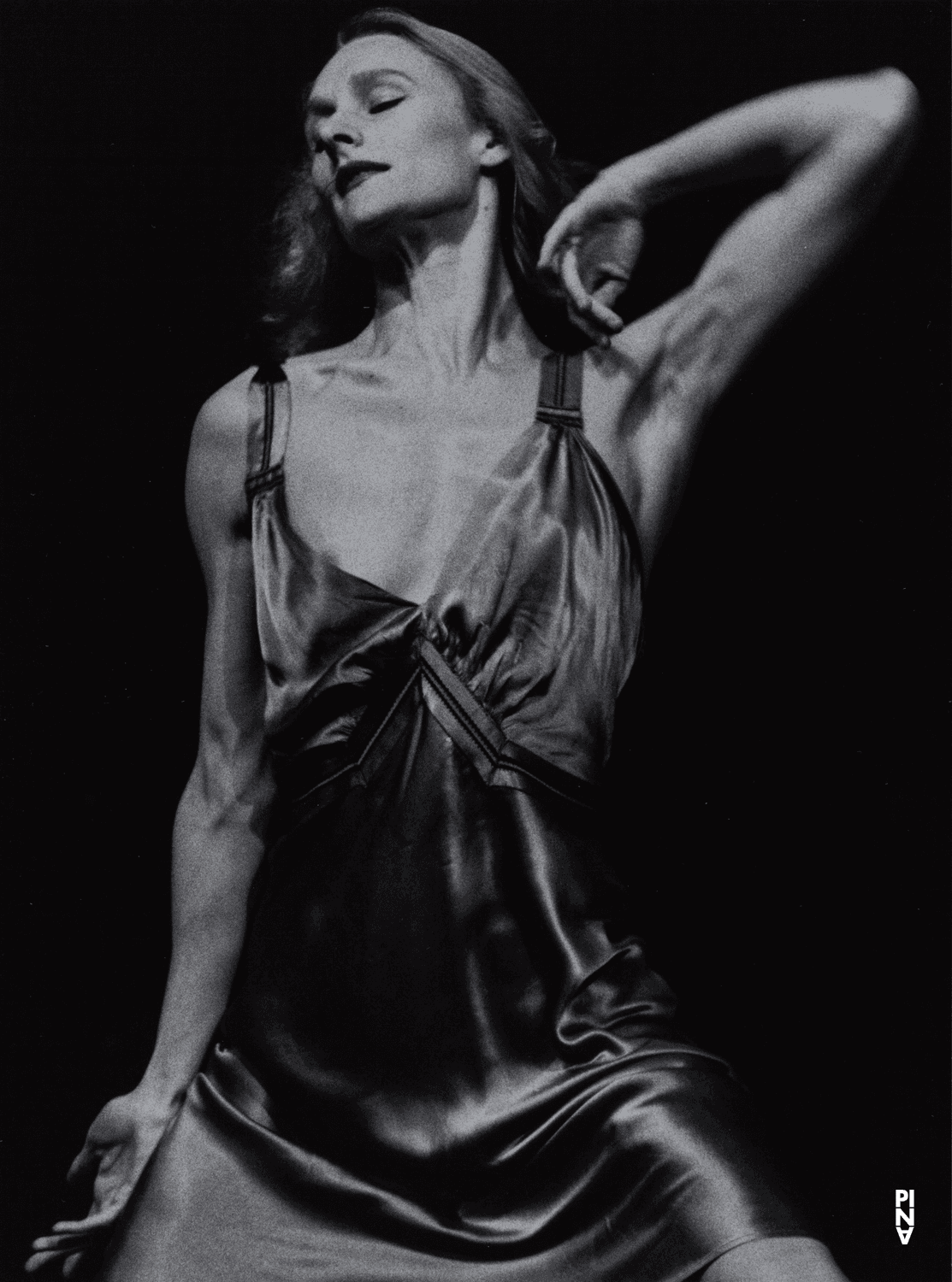 Julie Shanahan dans « Das Stück mit dem Schiff (La pièce au bateau) » de Pina Bausch