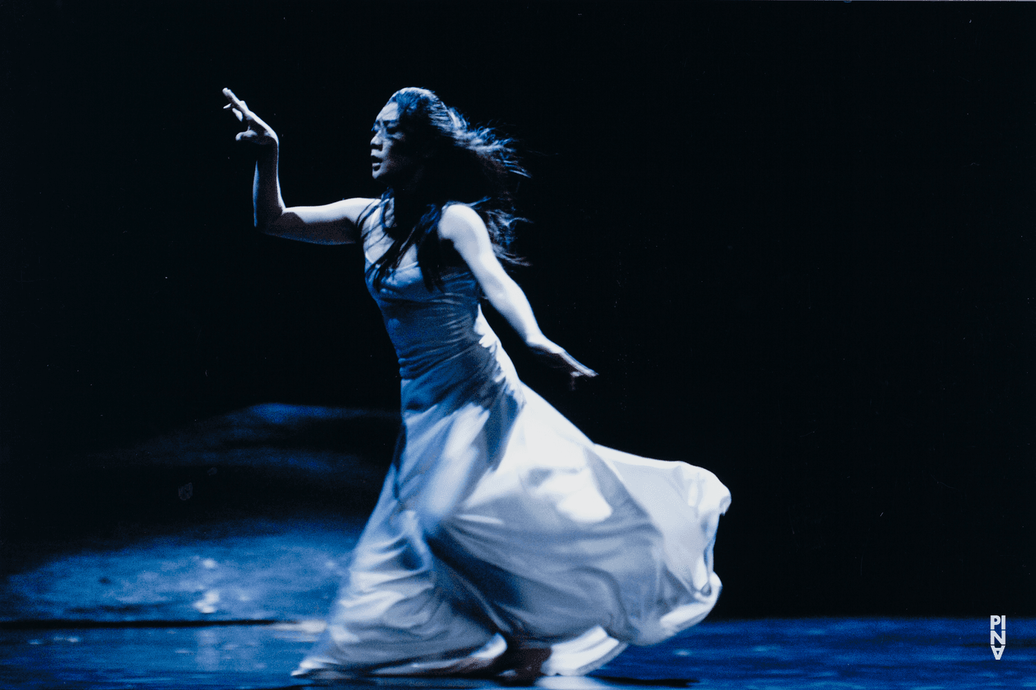 Azusa Seyama dans « Ten Chi » de Pina Bausch