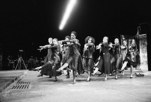 „Die sieben Todsünden“ von Pina Bausch im Théâtre de la Ville Paris, Spielzeit 1978/79