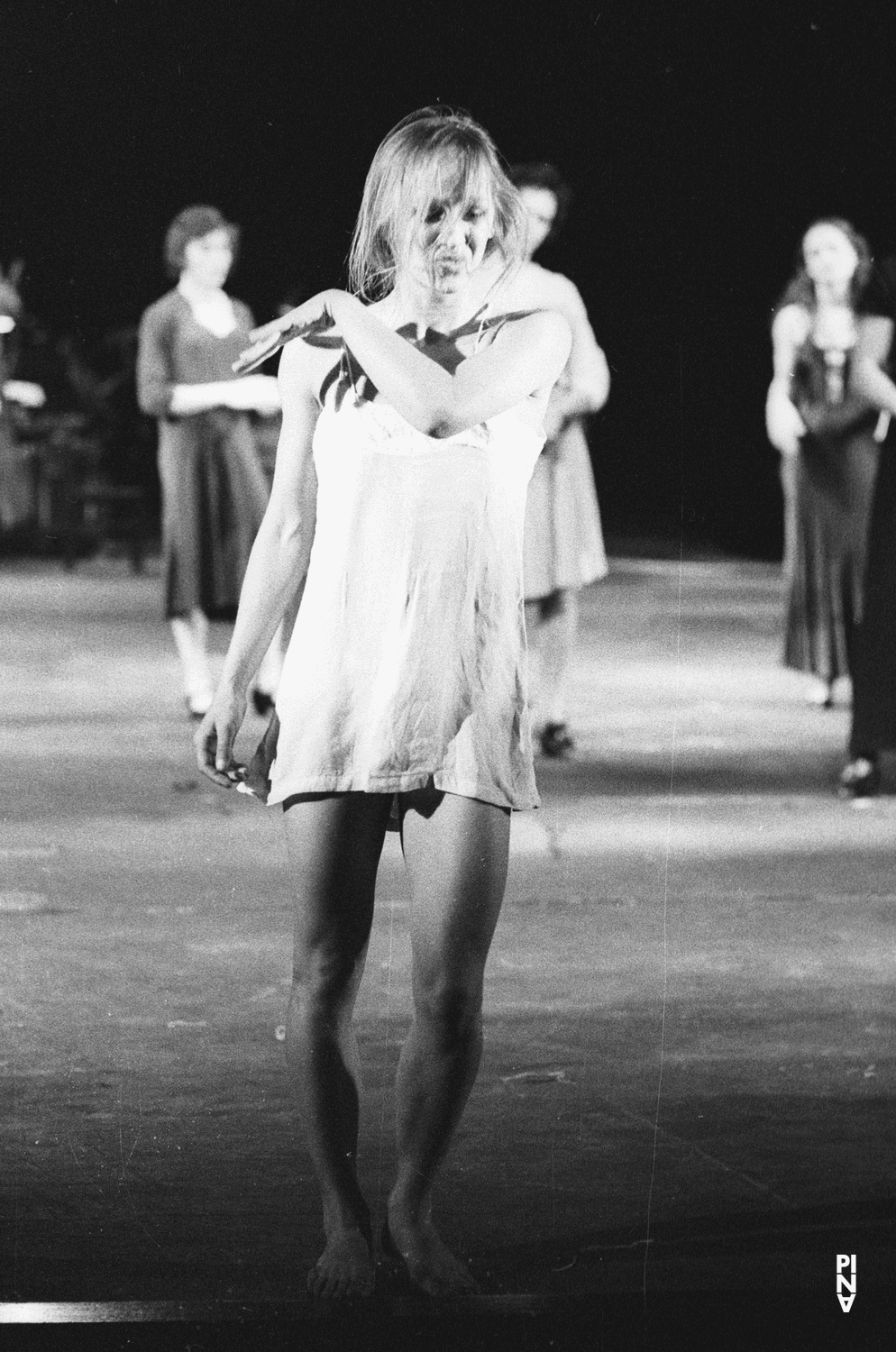 Marlis Alt in „Die sieben Todsünden“ von Pina Bausch