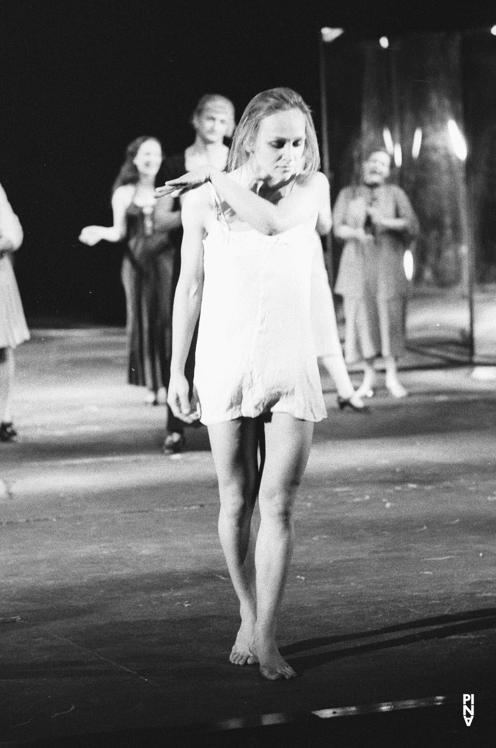 Marlis Alt and Jan Minařík in “The Seven Deadly Sins” by Pina Bausch