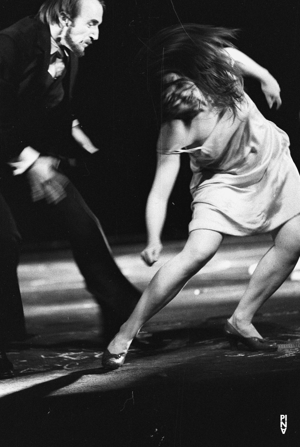 Josephine Ann Endicott et Hans Pop dans « Les Sept Péchés capitaux » de Pina Bausch