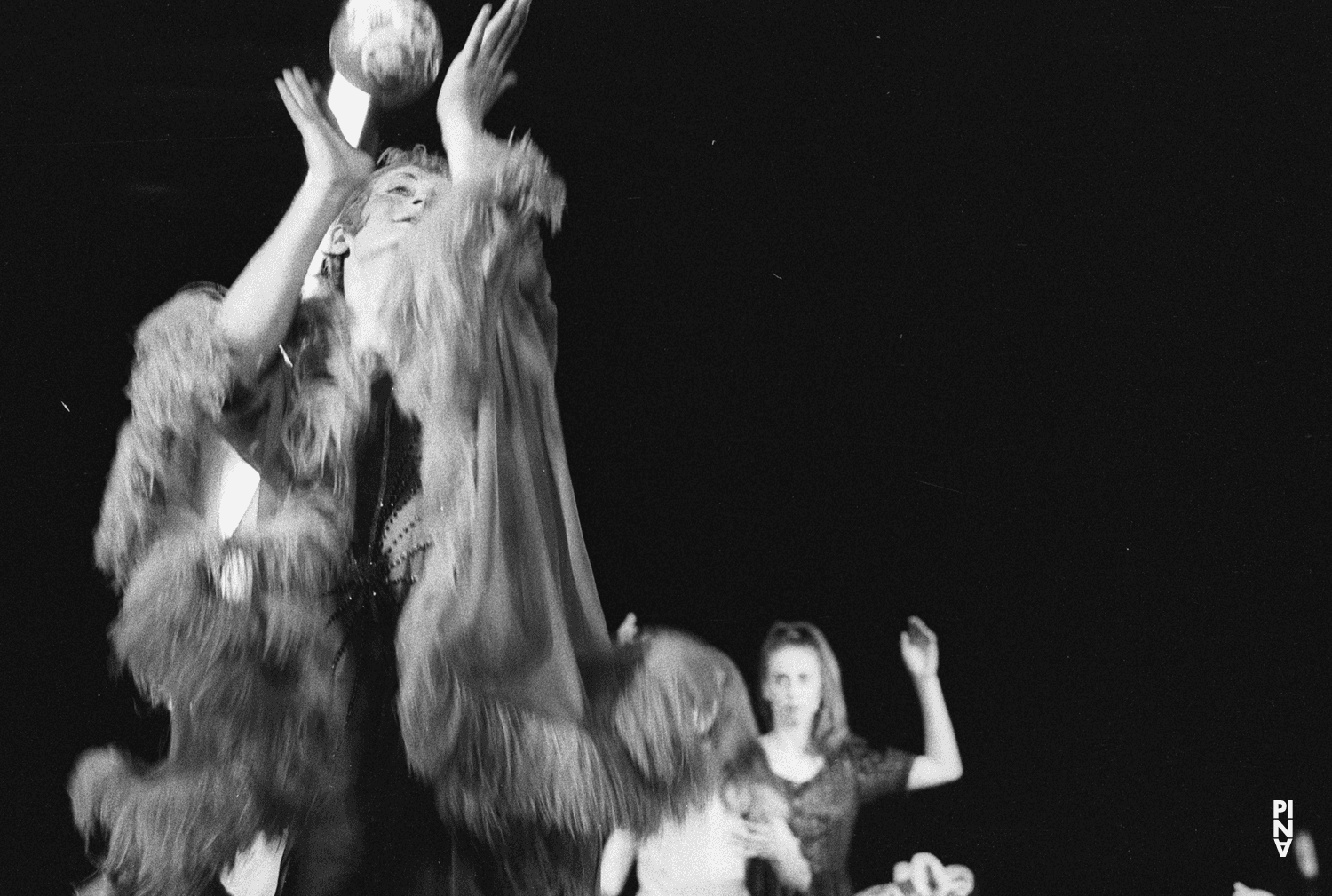 Jan Minařík und Tjitske Broersma in „Die sieben Todsünden“ von Pina Bausch