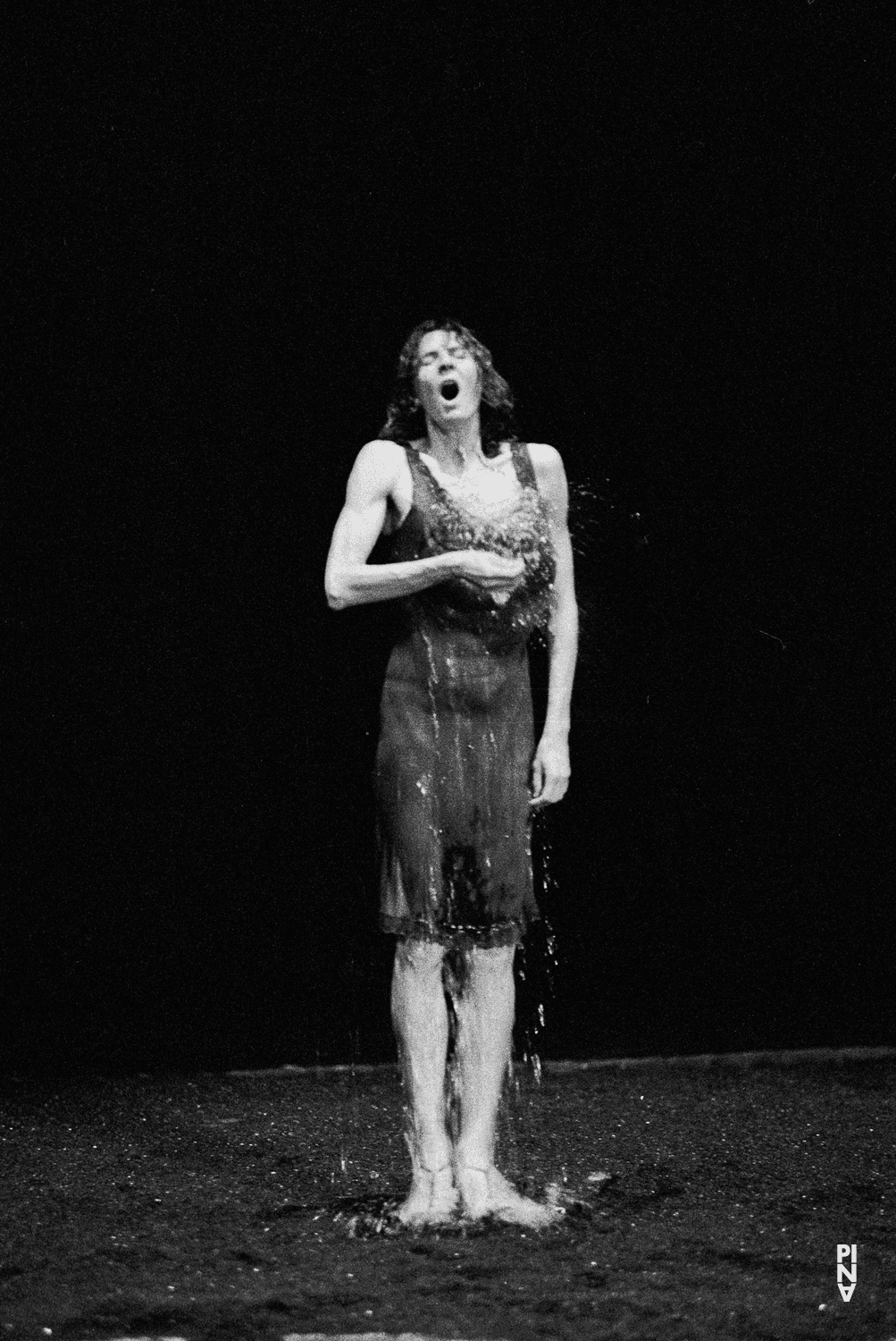 Héléna Pikon dans « Ein Trauerspiel (Jeu de deuil) » de Pina Bausch