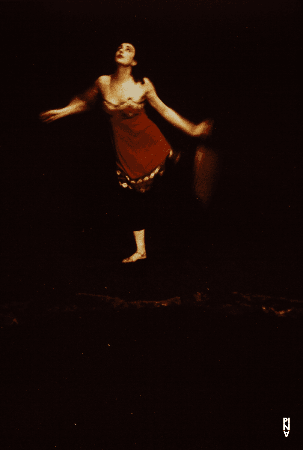 Cristiana Morganti in „Ein Trauerspiel“ von Pina Bausch im Schauspielhaus Wuppertal, Spielzeit 1993/94