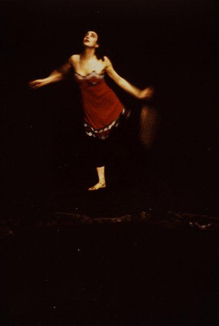 Cristiana Morganti dans « Ein Trauerspiel (Jeu de deuil) » de Pina Bausch au Schauspielhaus Wuppertal, saison 1993/94