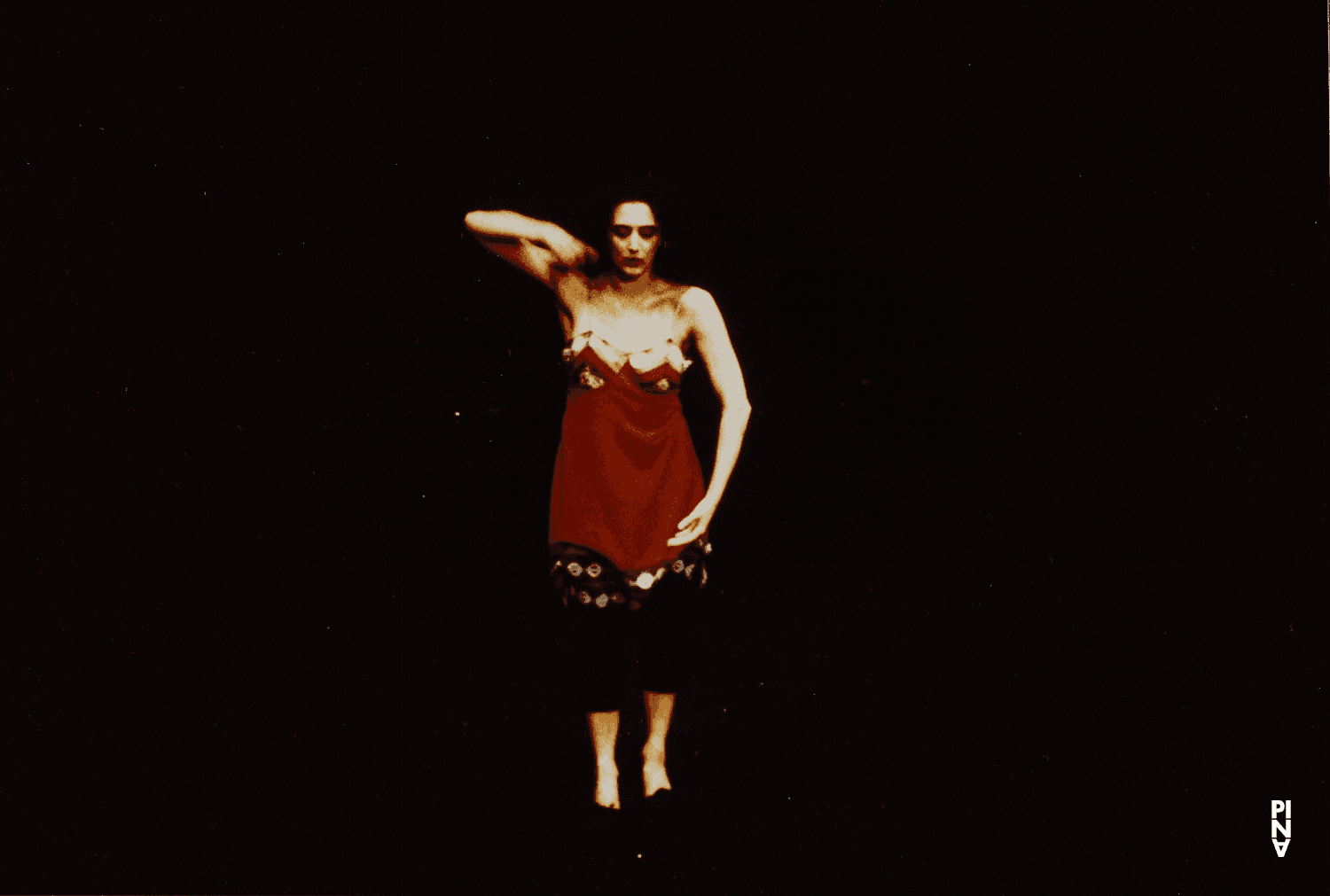 Cristiana Morganti in „Ein Trauerspiel“ von Pina Bausch im Schauspielhaus Wuppertal, Spielzeit 1993/94