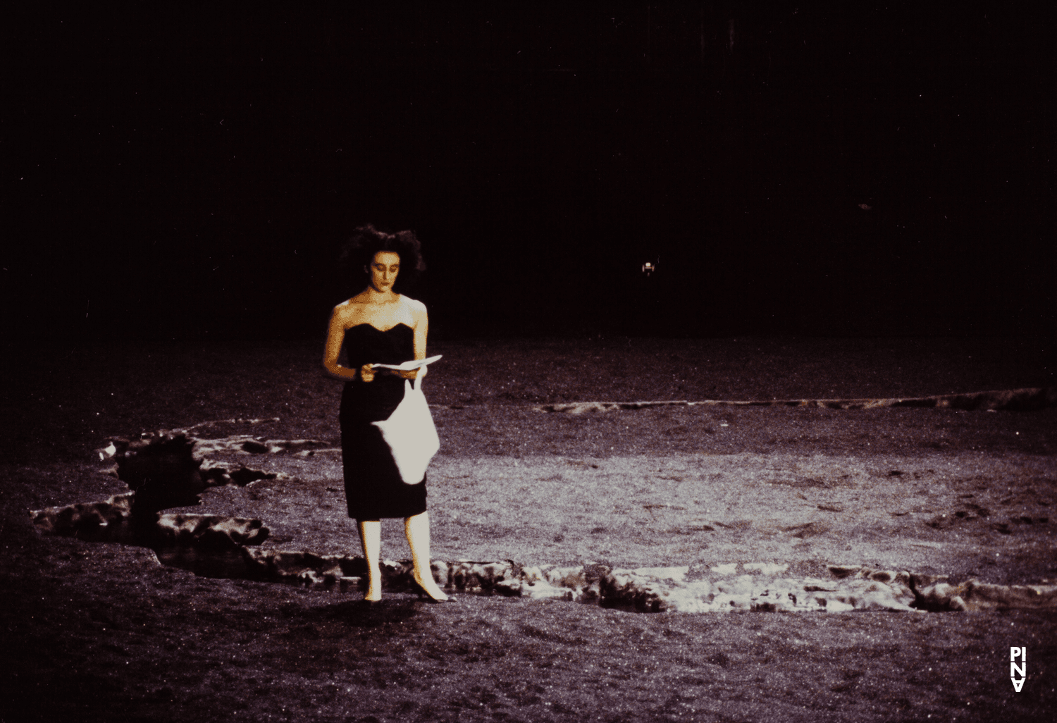 Cristiana Morganti in „Ein Trauerspiel“ von Pina Bausch im Schauspielhaus Wuppertal, Spielzeit 1993/94