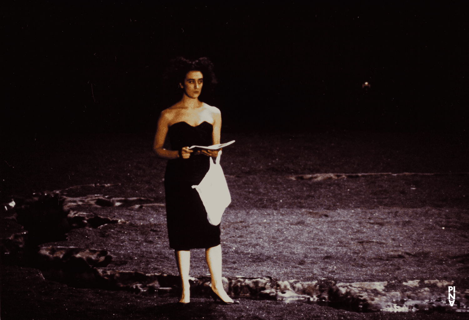 Cristiana Morganti in „Ein Trauerspiel“ von Pina Bausch im Schauspielhaus Wuppertal, Spielzeit 1993/94