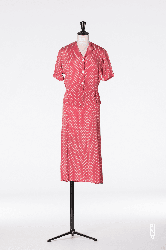 Kurzes Kleid, getragen von Finola Cronin in „Viktor“ von Pina Bausch