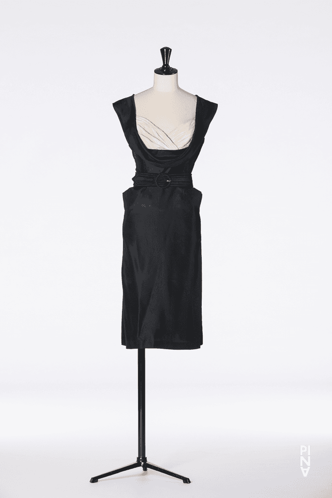 Kurzes Kleid, getragen von Melanie Lien Palm in „Viktor“ von Pina Bausch