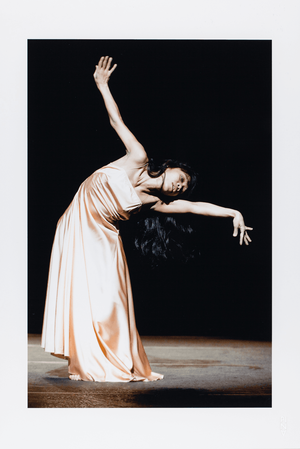 Ditta Miranda Jasjfi in „Vollmond“ von Pina Bausch