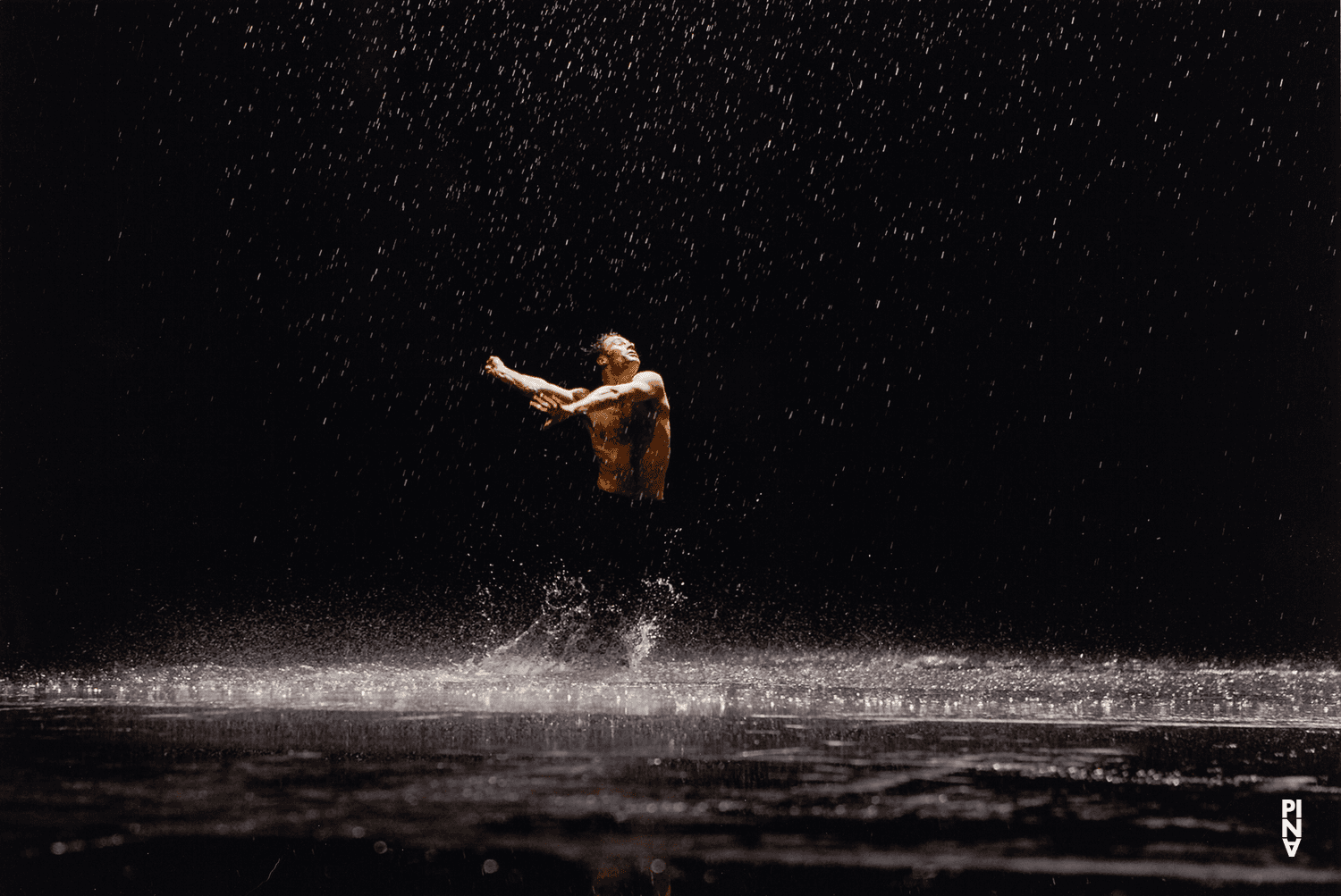 Rainer Behr dans « Vollmond (Pleine lune) » de Pina Bausch