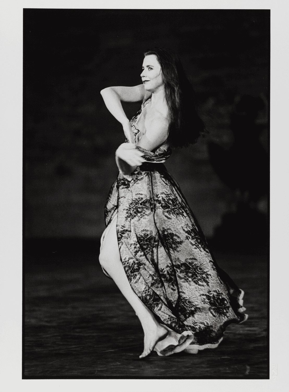 Josephine Ann Endicott in „Walzer“ von Pina Bausch im Cour d'honneur du Palais des Papes