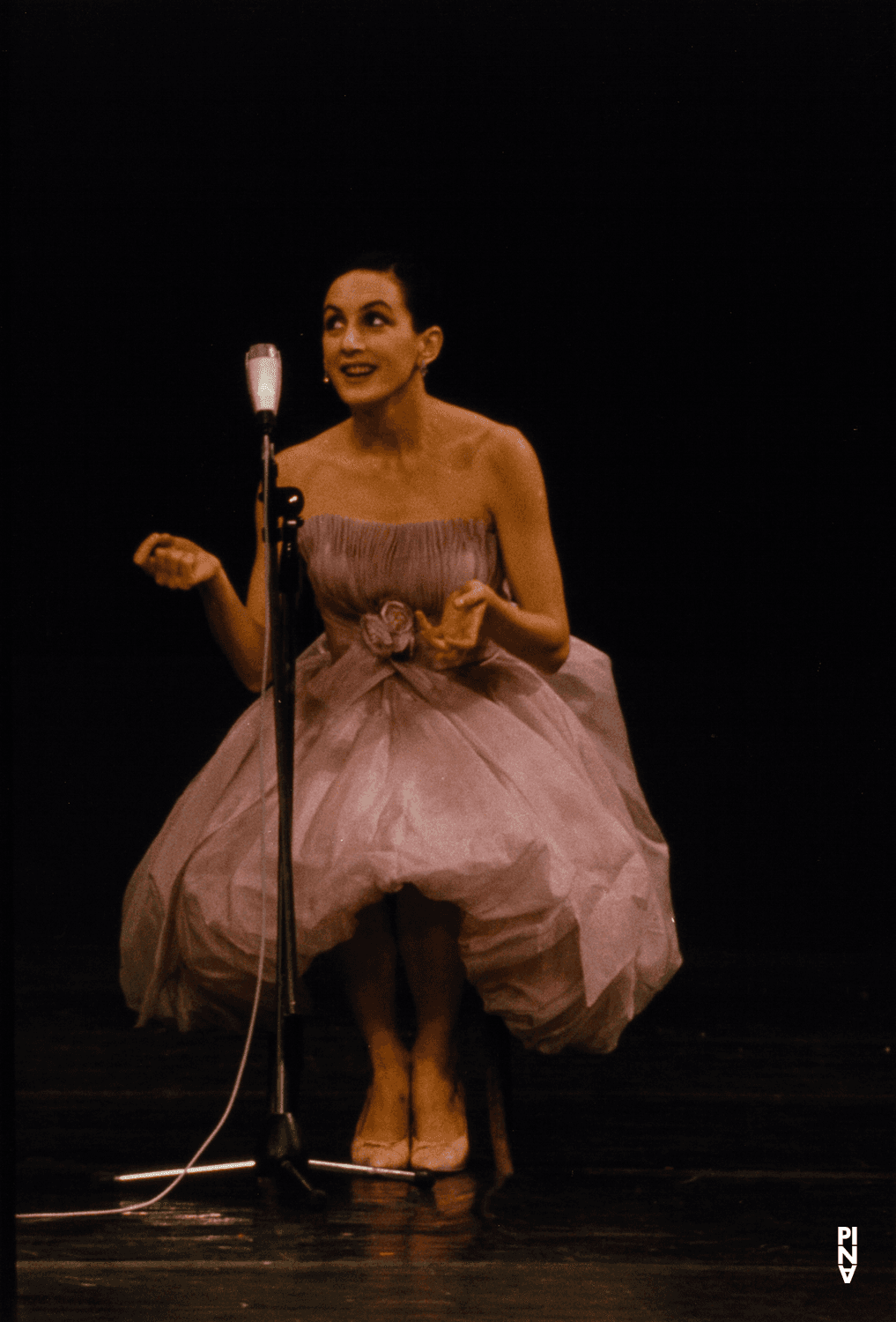 Meryl Tankard dans « Walzer » de Pina Bausch