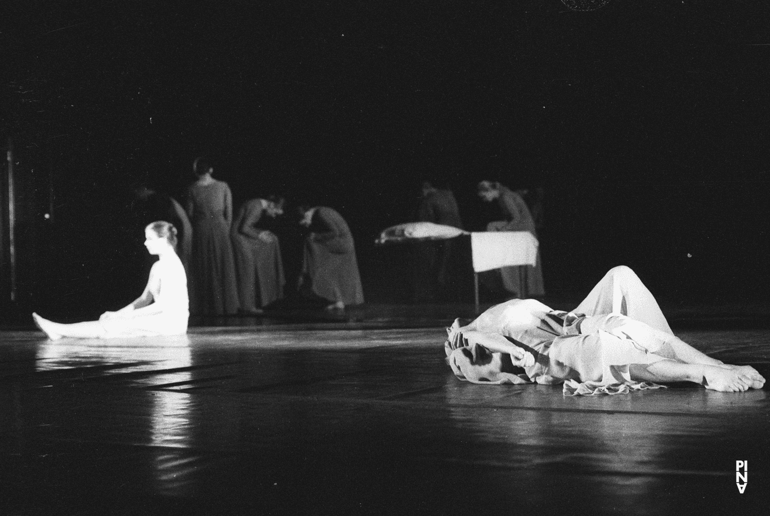 Josephine Ann Endicott et Marlis Alt dans « Wind von West » de Pina Bausch