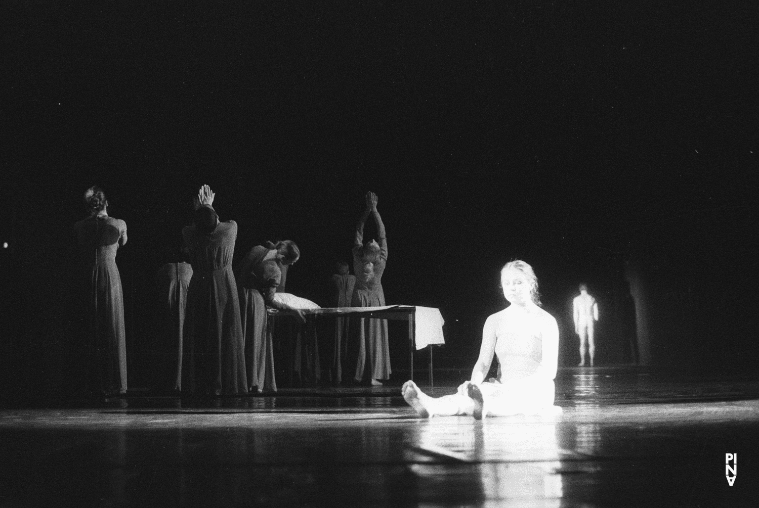 Josephine Ann Endicott in „Wind von West“ von Pina Bausch