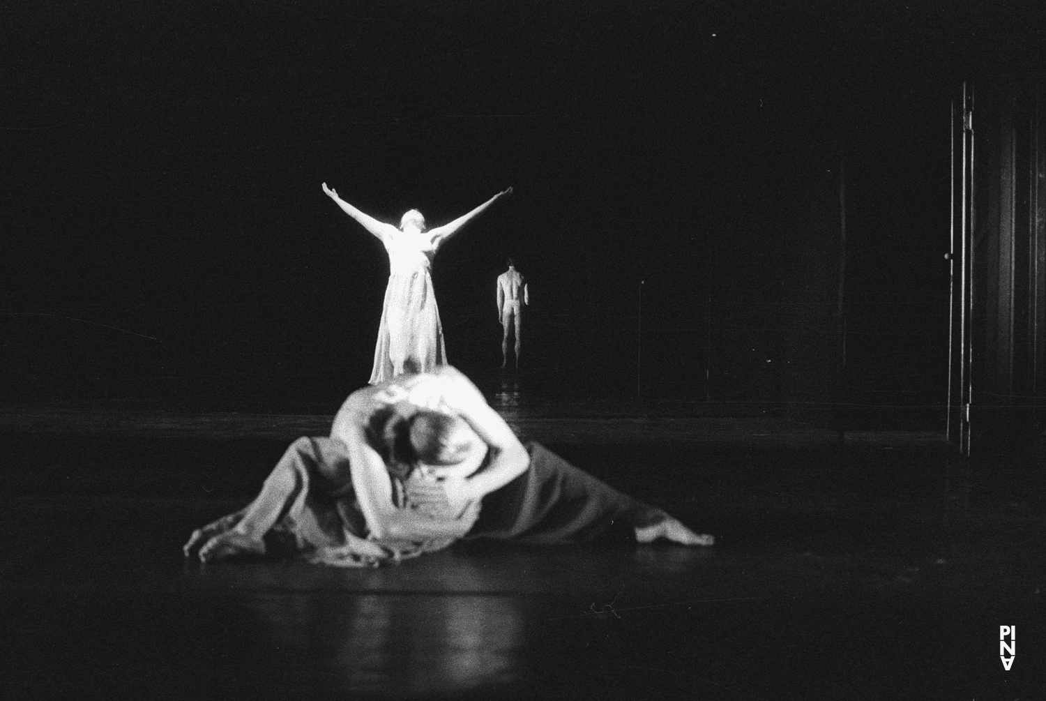 Tjitske Broersma, Josephine Ann Endicott und Marlis Alt in „Wind von West“ von Pina Bausch