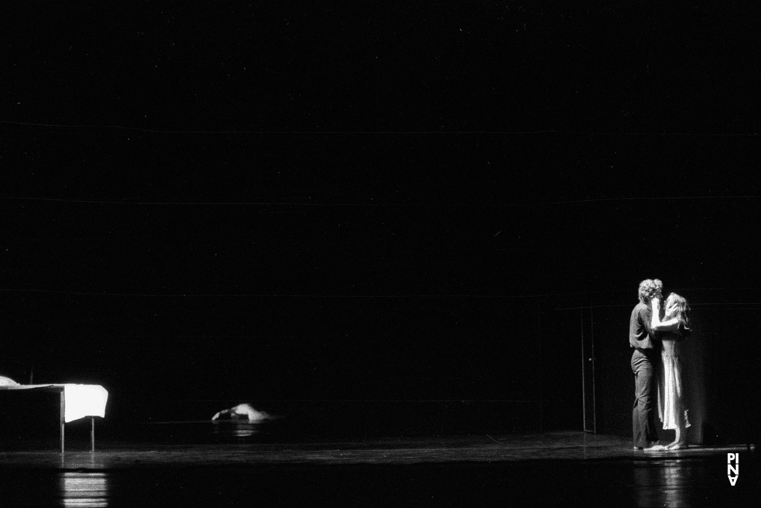 Jan Minařík et Josephine Ann Endicott dans « Wind von West » de Pina Bausch