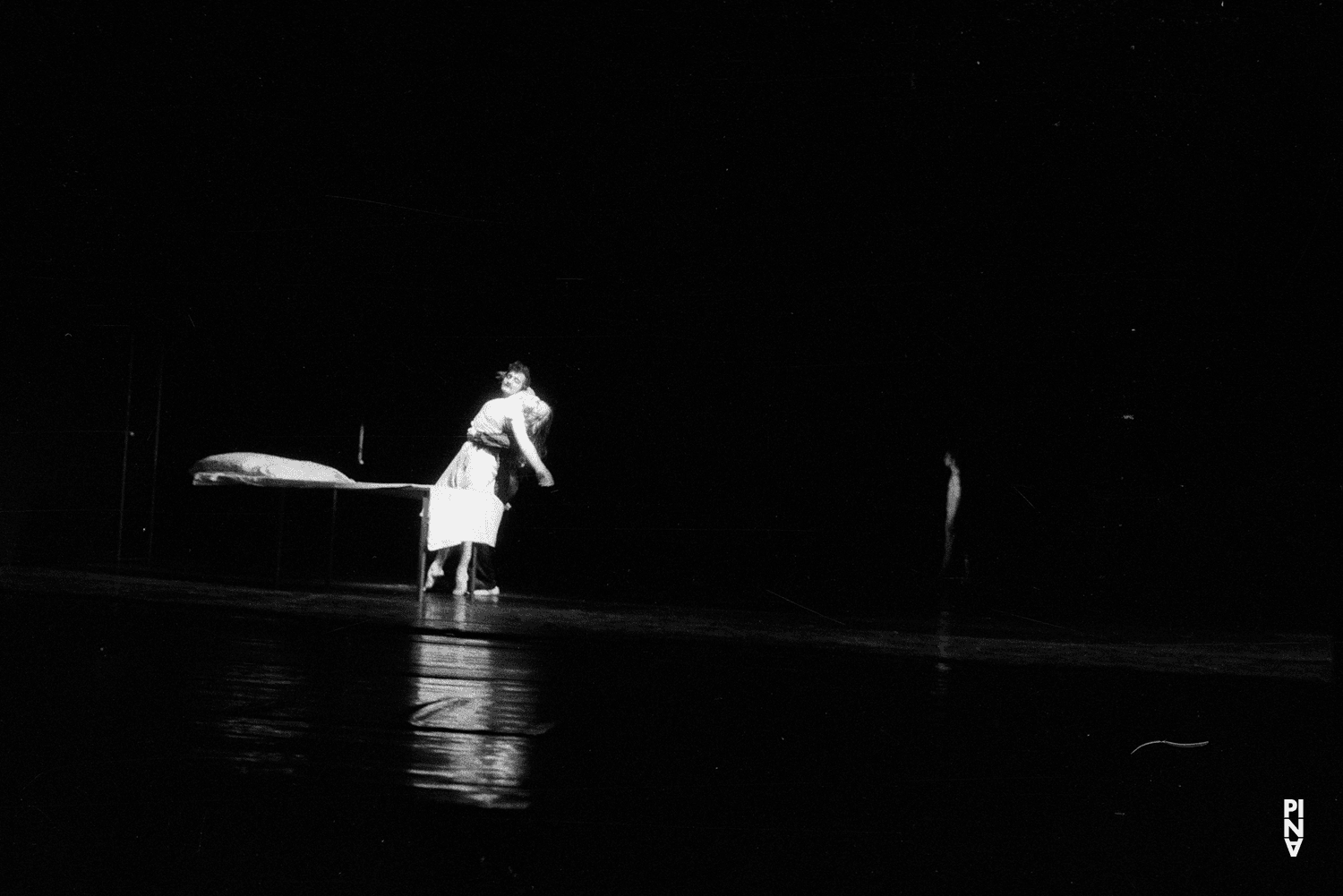 Josephine Ann Endicott und Jan Minařík in „Wind von West“ von Pina Bausch