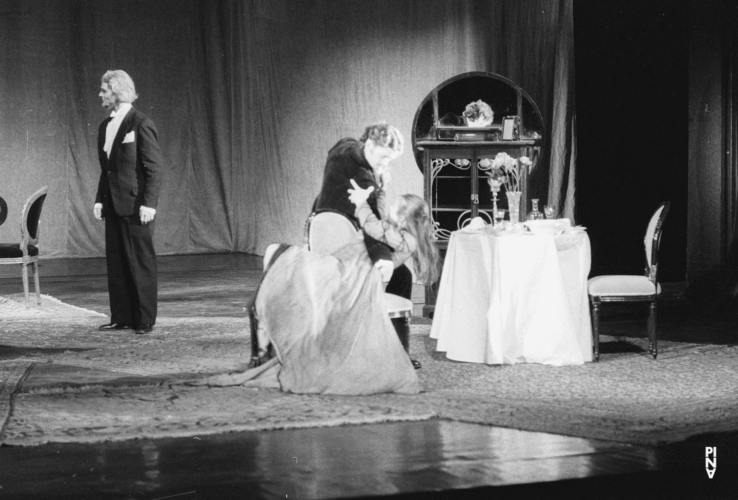 Jan Minařík, Michael Diekamp und Josephine Ann Endicott in „Der zweite Frühling“ von Pina Bausch