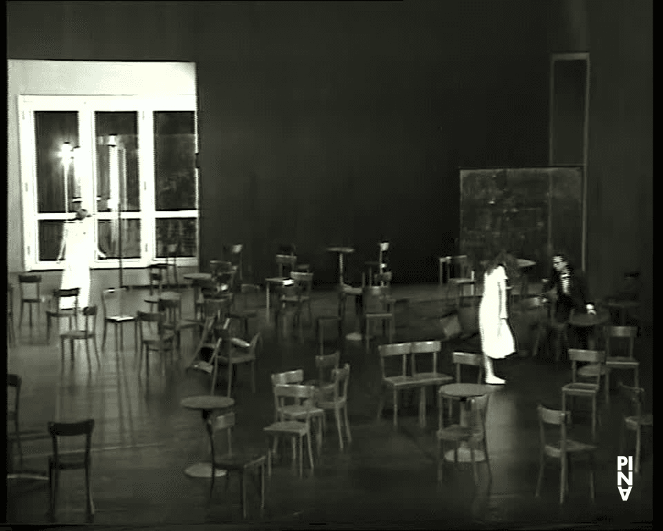 « Café Müller » de Pina Bausch Wuppertal (Allemagne), 12 déc. 1997 – 13 déc. 1997 (1/1)
