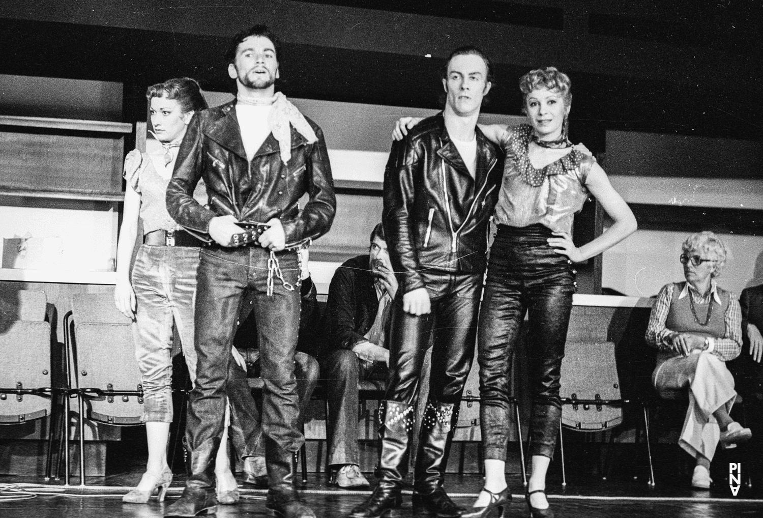 Anne Marie Benati, John Giffin und Vivienne Newport in „Aktionen für Tänzer“ von Pina Bausch im Schauspielhaus Wuppertal, Spielzeit 1975/76