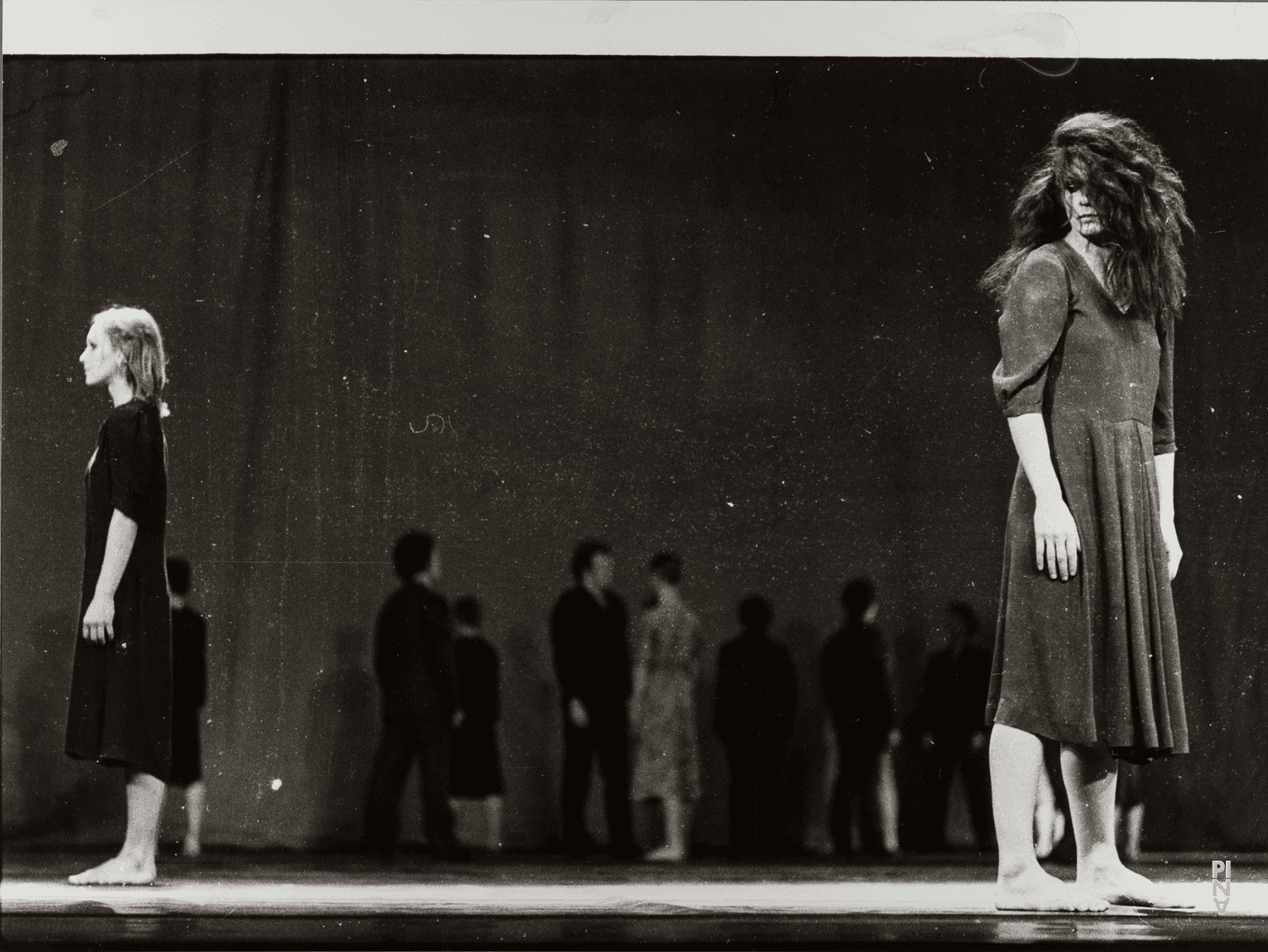 Malou Airaudo et Marlis Alt dans « Adagio – Fünf Lieder von Gustav Mahler » de Pina Bausch