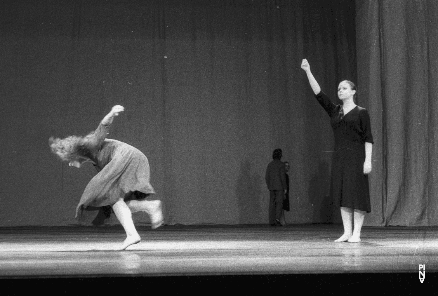 Josephine Ann Endicott and Malou Airaudo in “Adagio – Five Songs by Gustav Mahler” by Pina Bausch