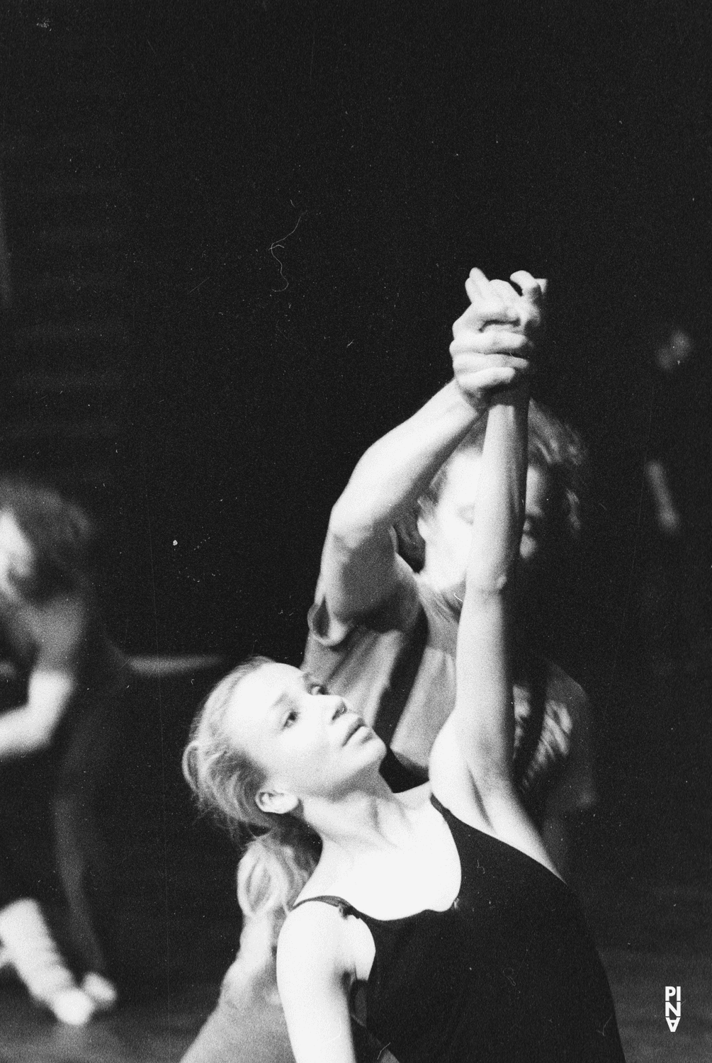 Monika Sagon in „Adagio – Fünf Lieder von Gustav Mahler“ von Pina Bausch