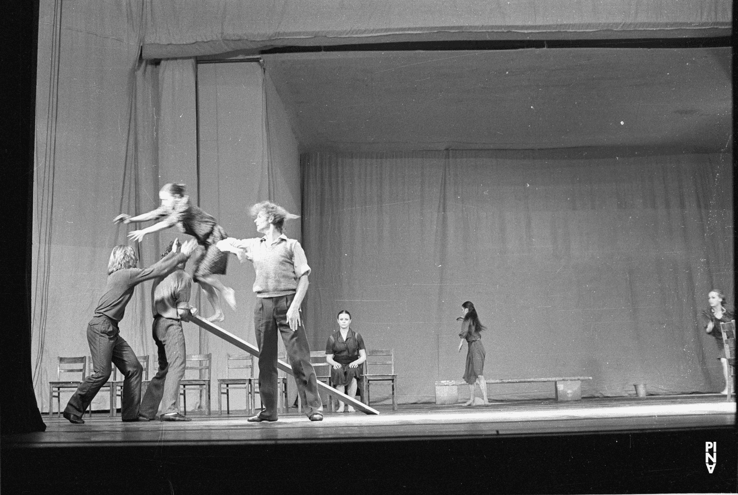 Michael Diekamp, Dominique Mercy et Josephine Ann Endicott dans « Adagio – Fünf Lieder von Gustav Mahler » de Pina Bausch